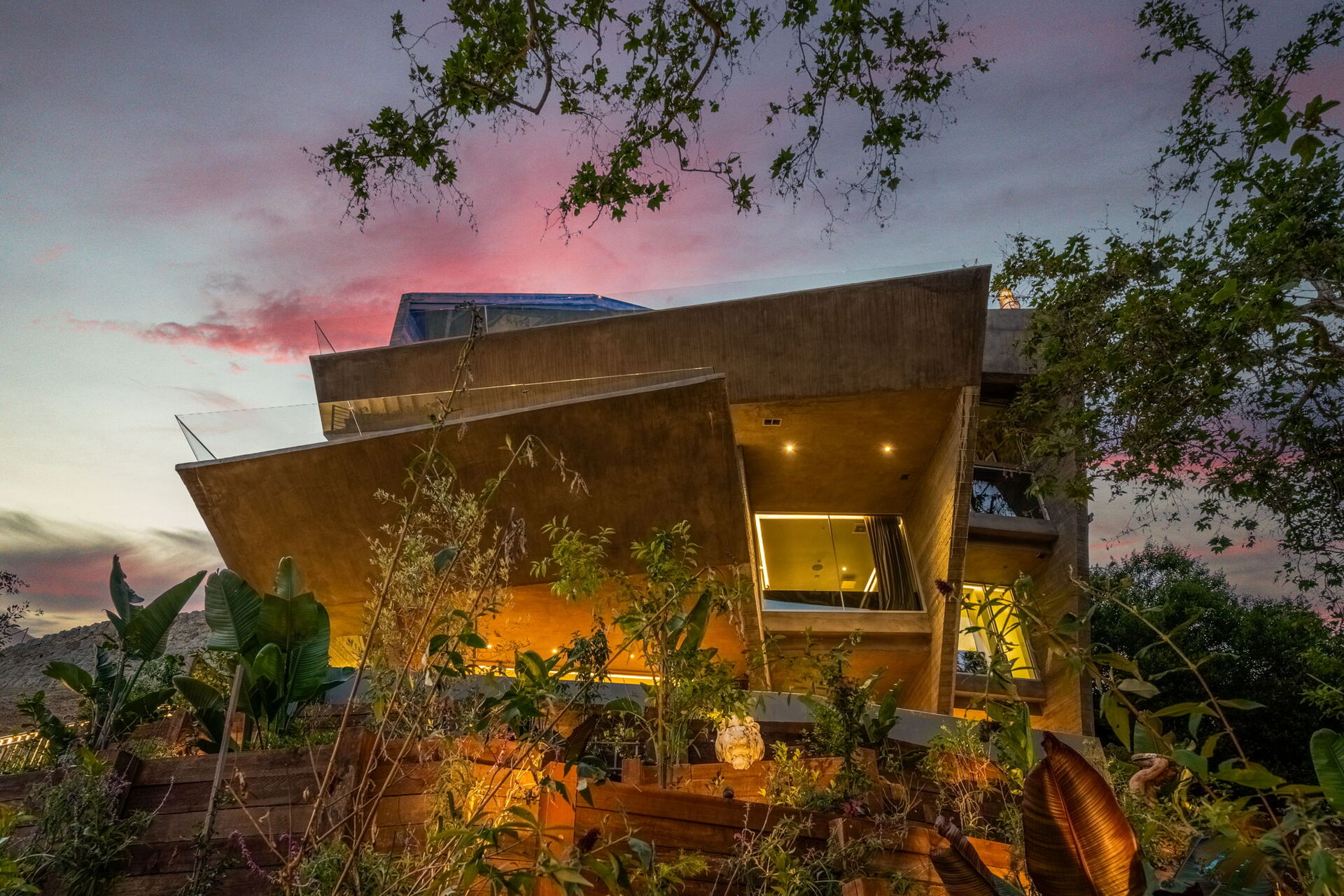 Hollywood Majesty: G Residence