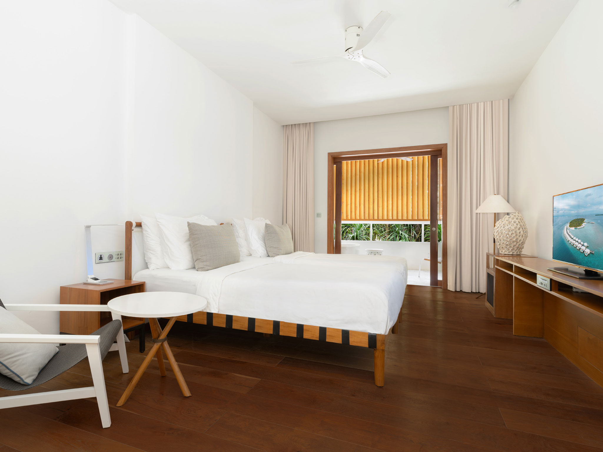 Tranquil Waterside Living: 4 Bedroom Gem,1005
