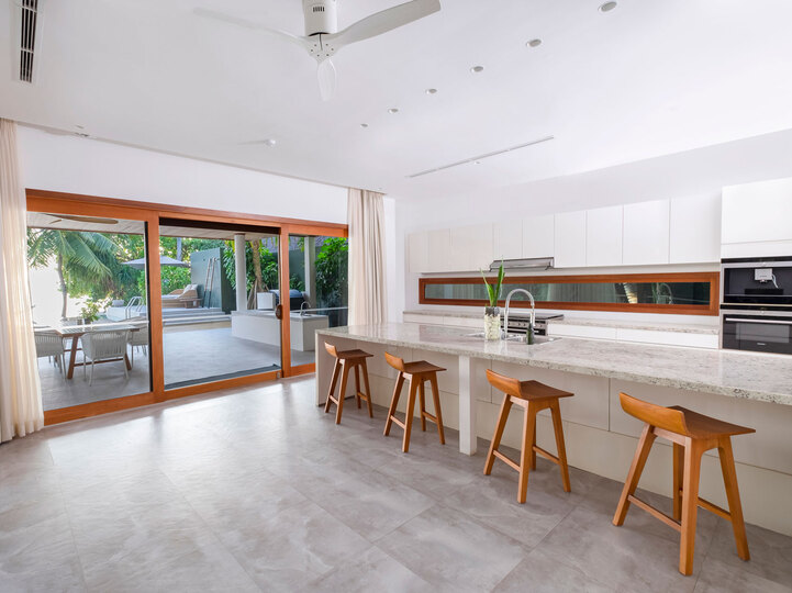 Tranquil Waterside Living: 4 Bedroom Gem,1005