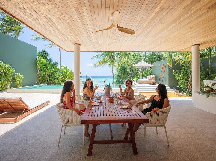 Tranquil Waterside Living: 4 Bedroom Gem,1005