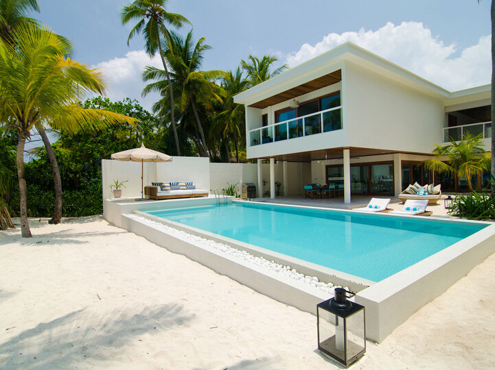 Tranquil Waterside Living: 4 Bedroom Gem,1005
