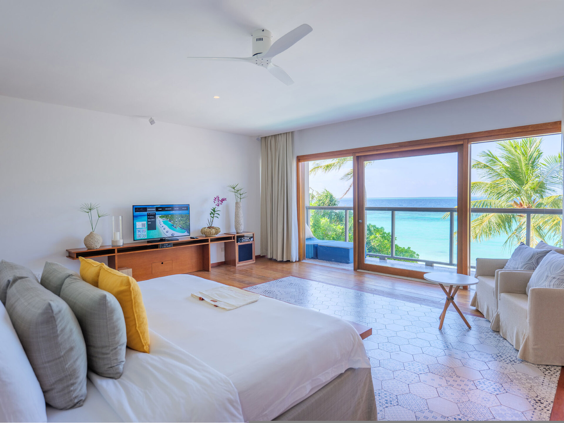 Private Escape in Baa Atoll,1006