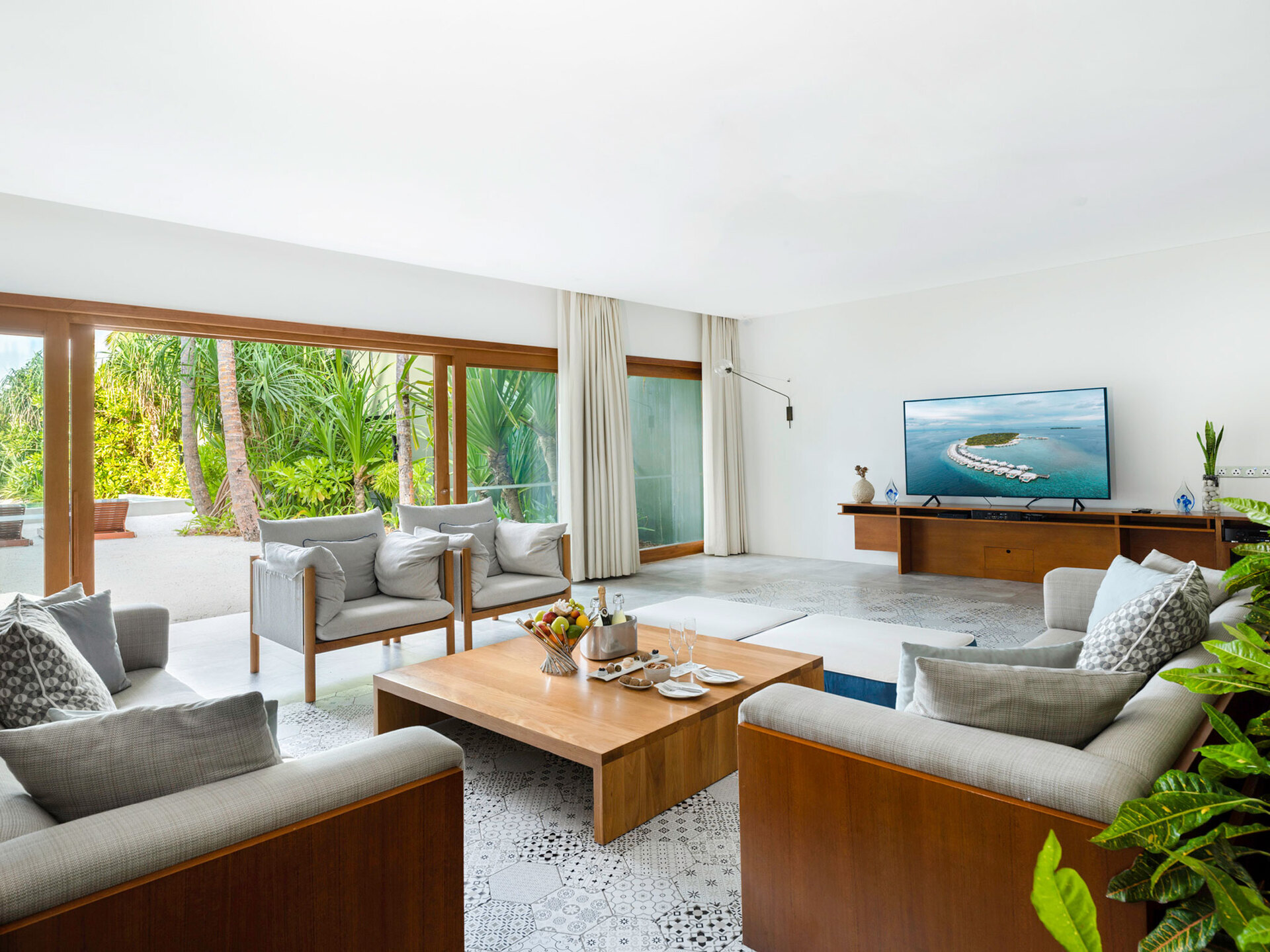 Amilla Beach Residences - 4 Bedroom - Cozy sofa and couch
