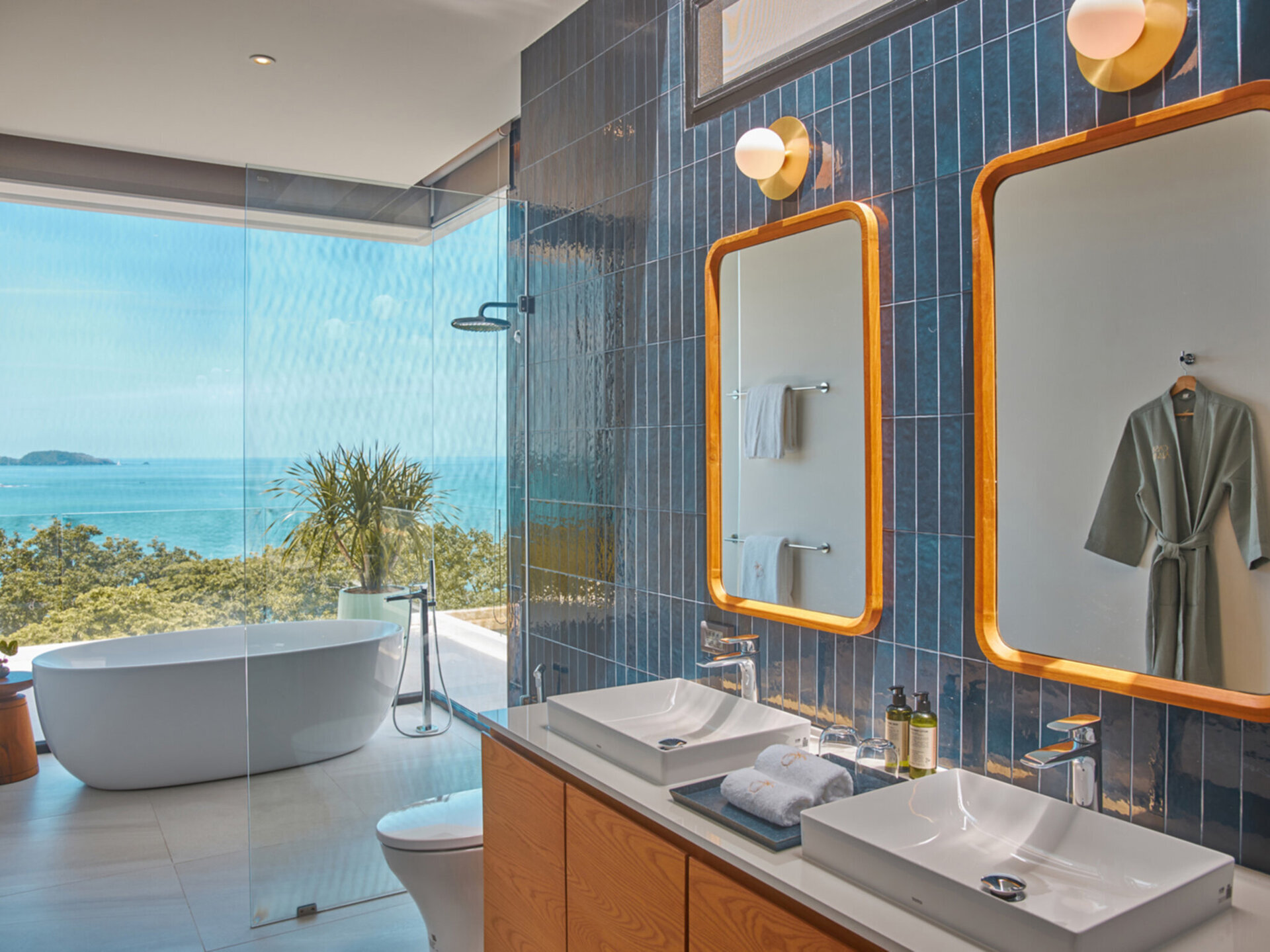 Encanto - Bathroom