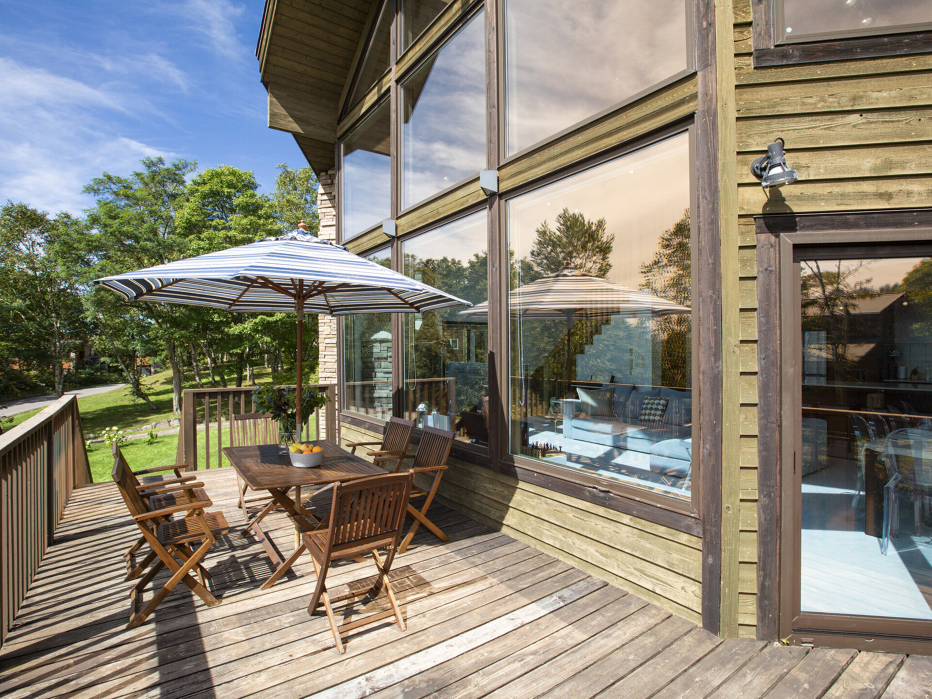 Al fresco dining on the terrace