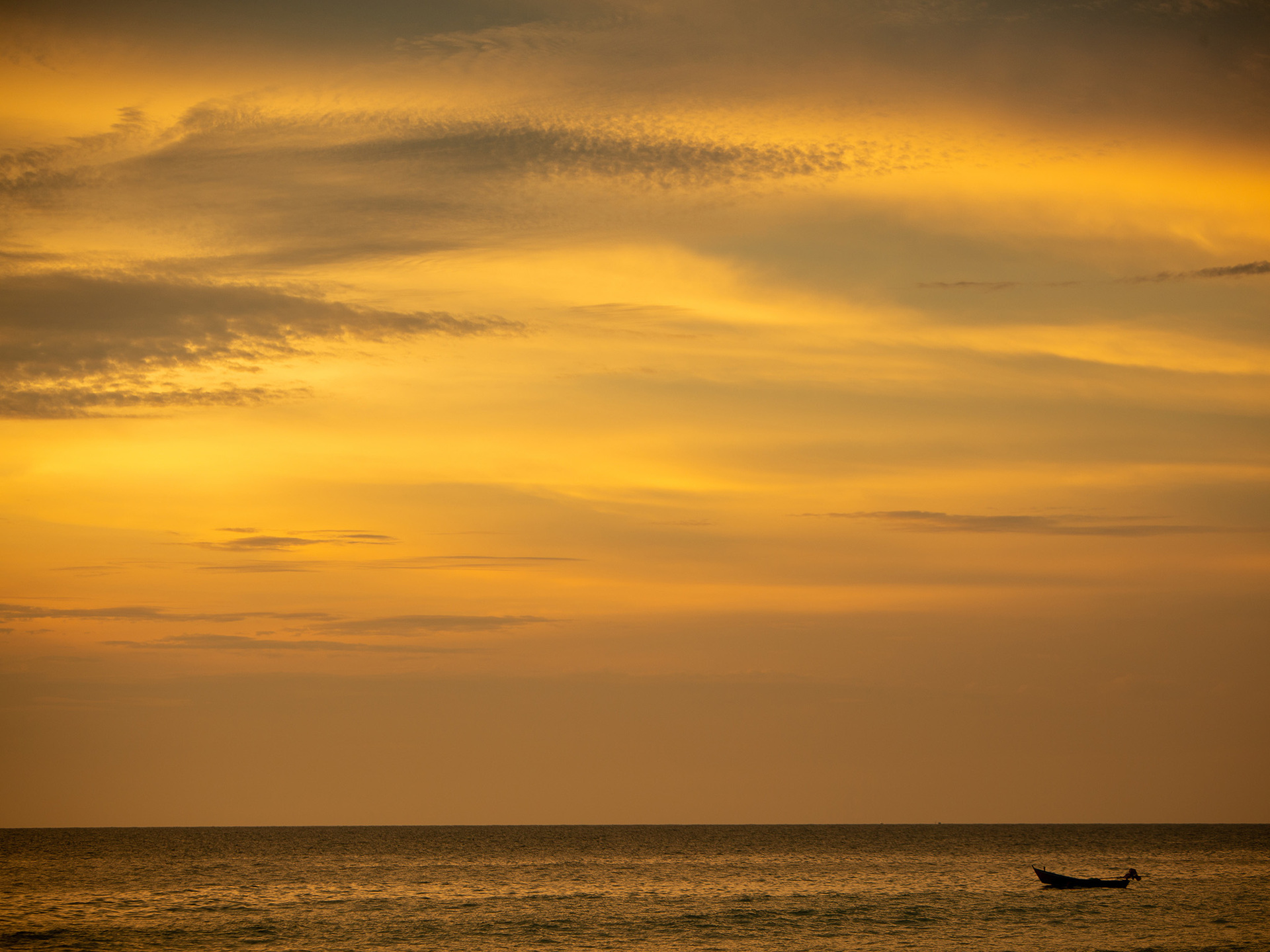 Malaiwana Patio Duplex - Tranquil sunset over the horizon