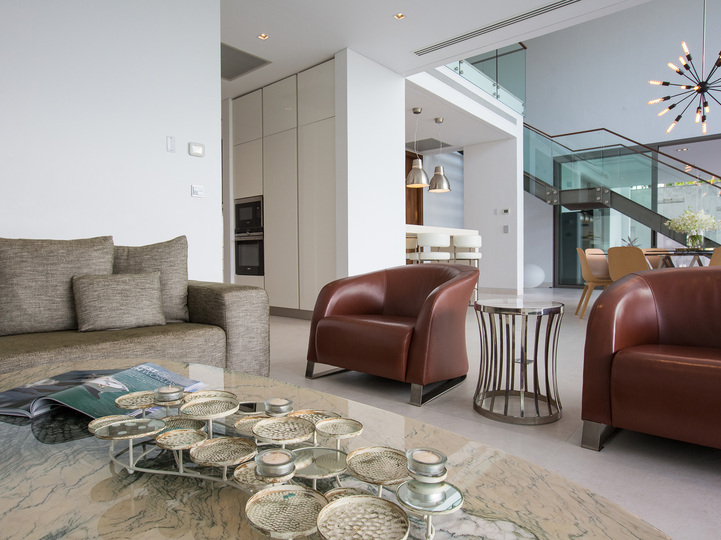Malaiwana Patio Duplex - Spacious open plan living and dining area