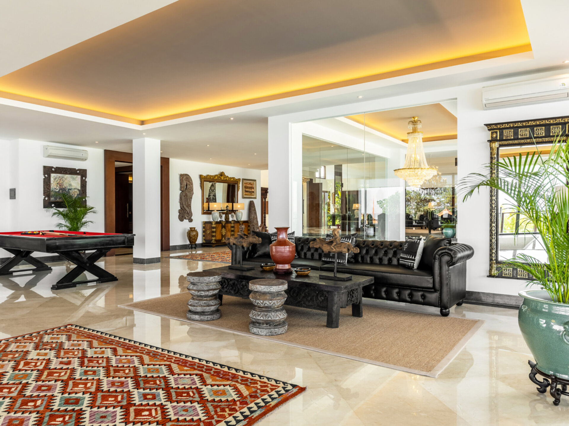 Tirtha Bayu Villa I - Living area with billiards table