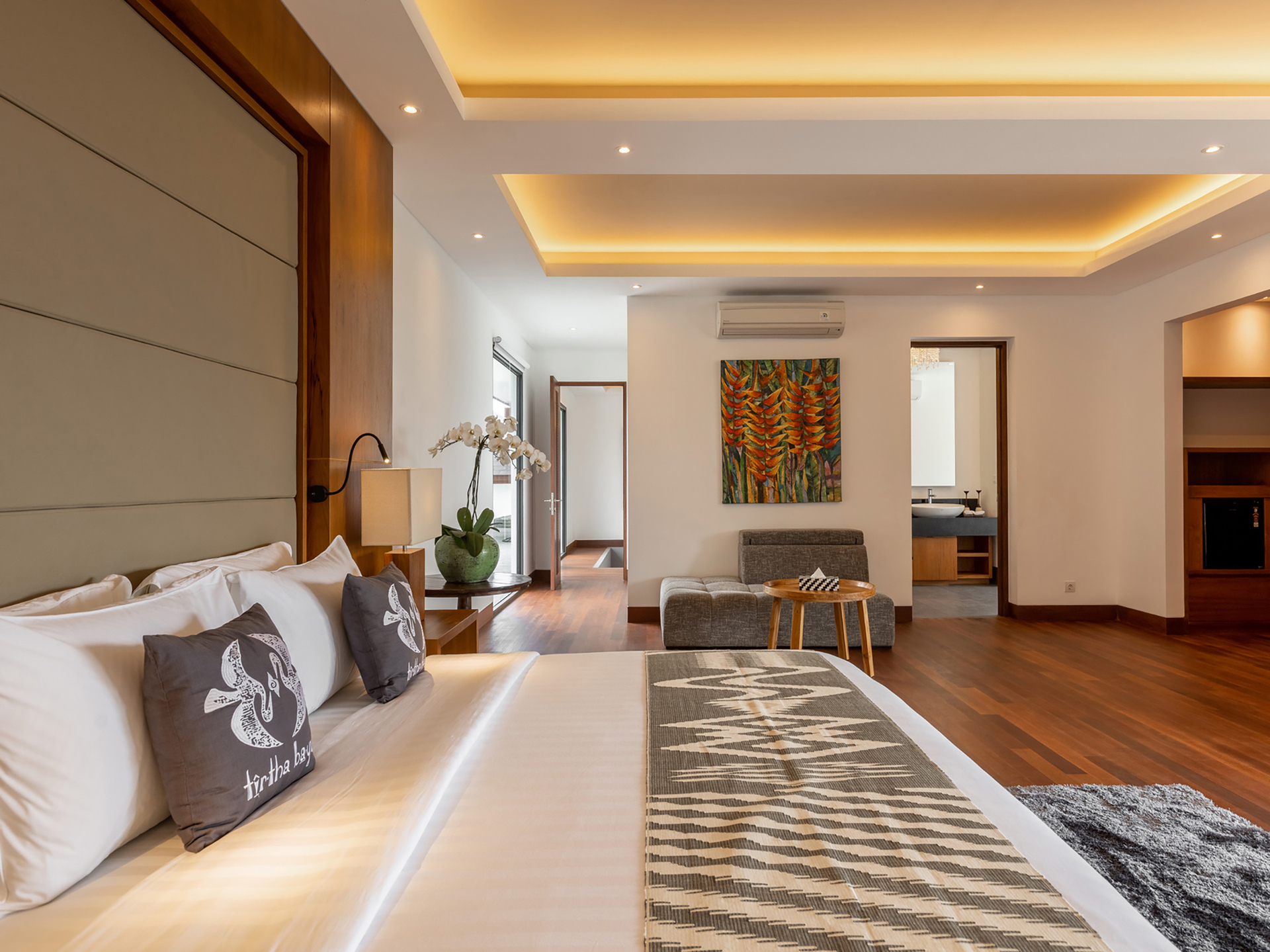 Tirtha Bayu Villa I - Deluxe Suite with super king bed