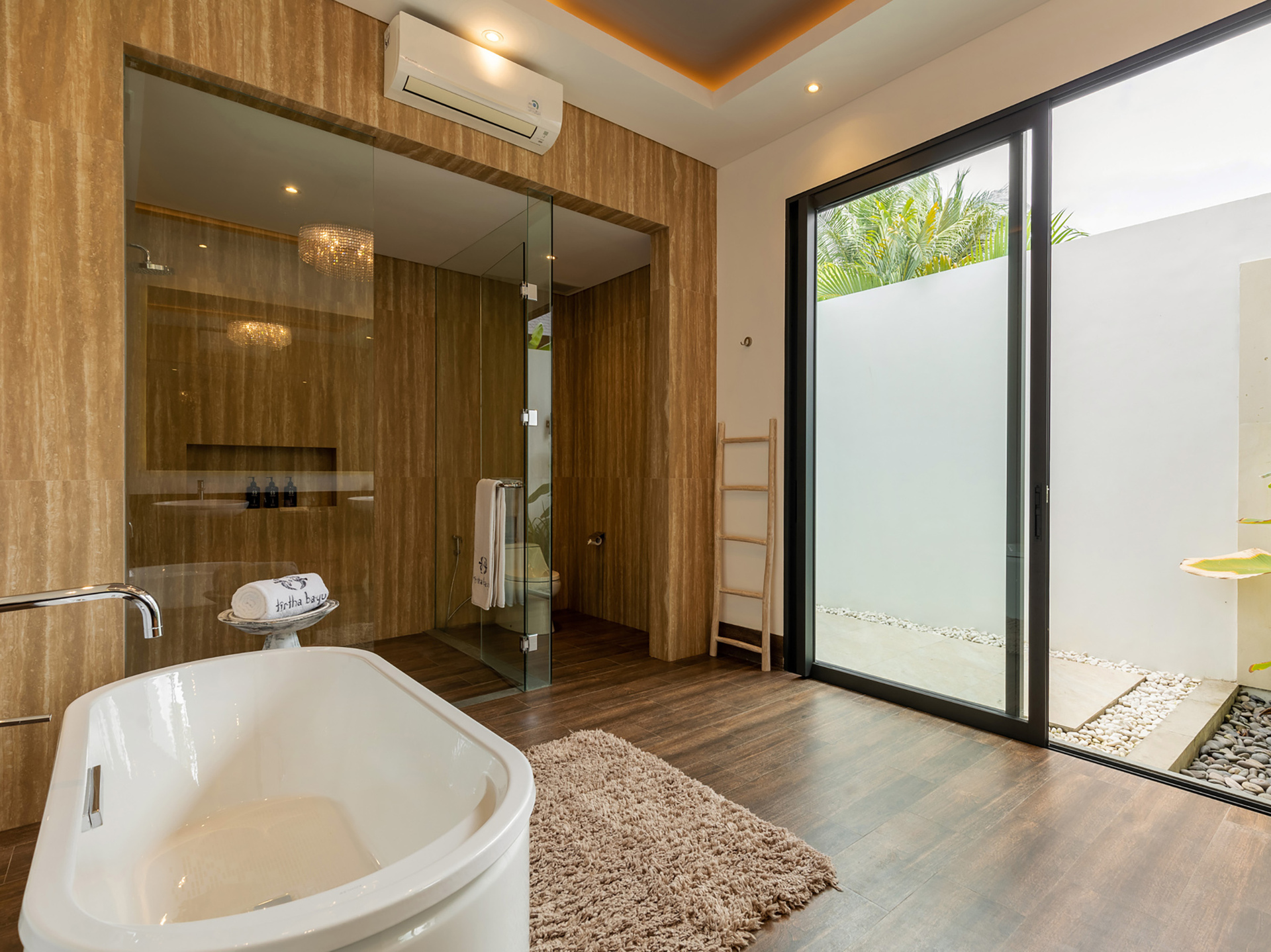 Tirtha Bayu Villa I - Thoughtfully designed bathroom