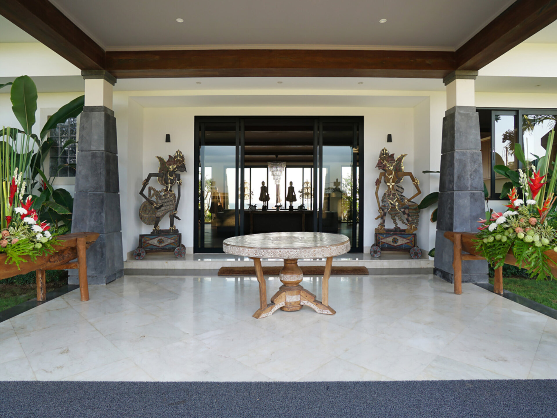Tirtha Bayu Villa II - Entrance by day