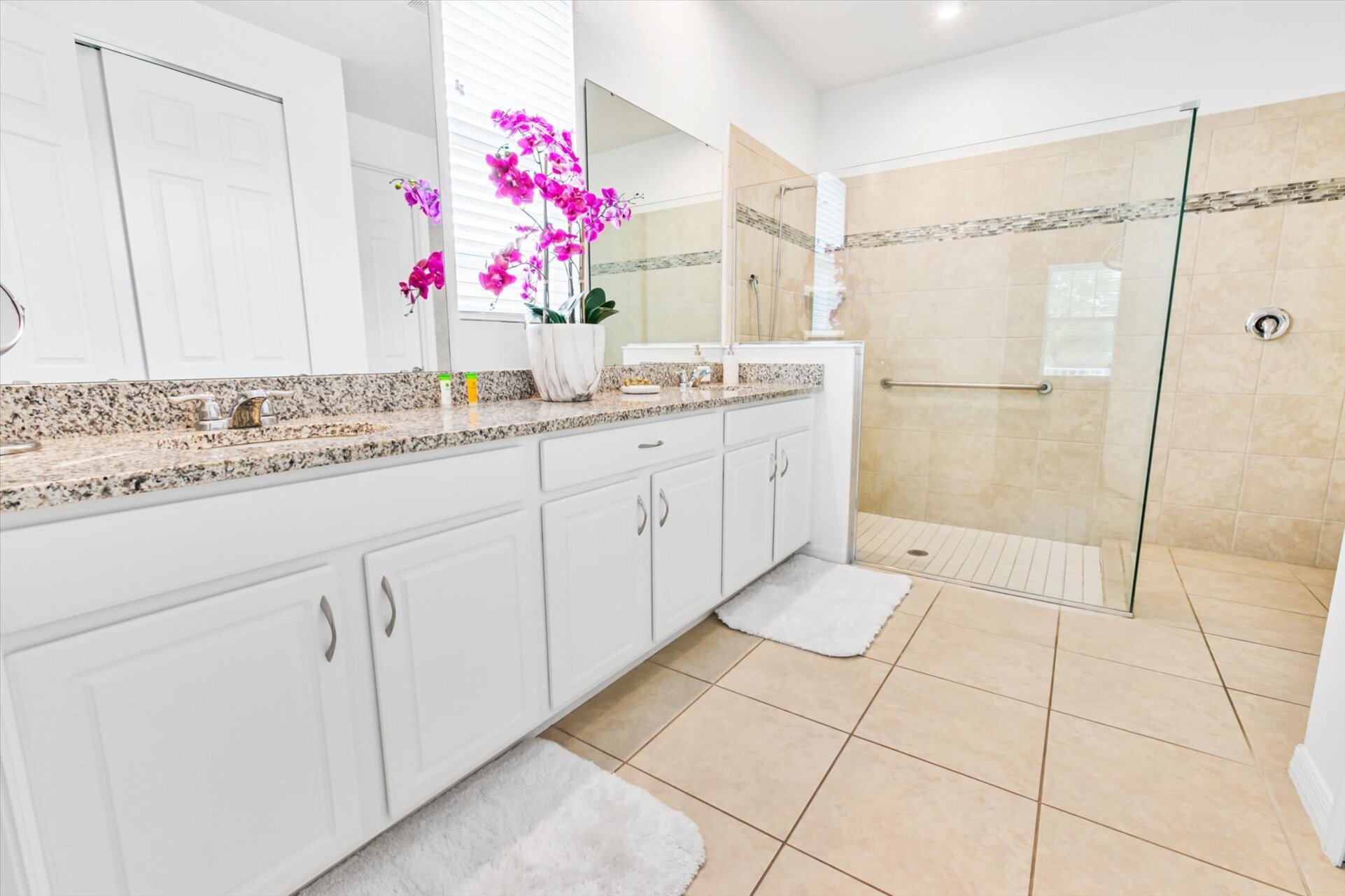 Master King Bathroom 1, Downstairs
Shower