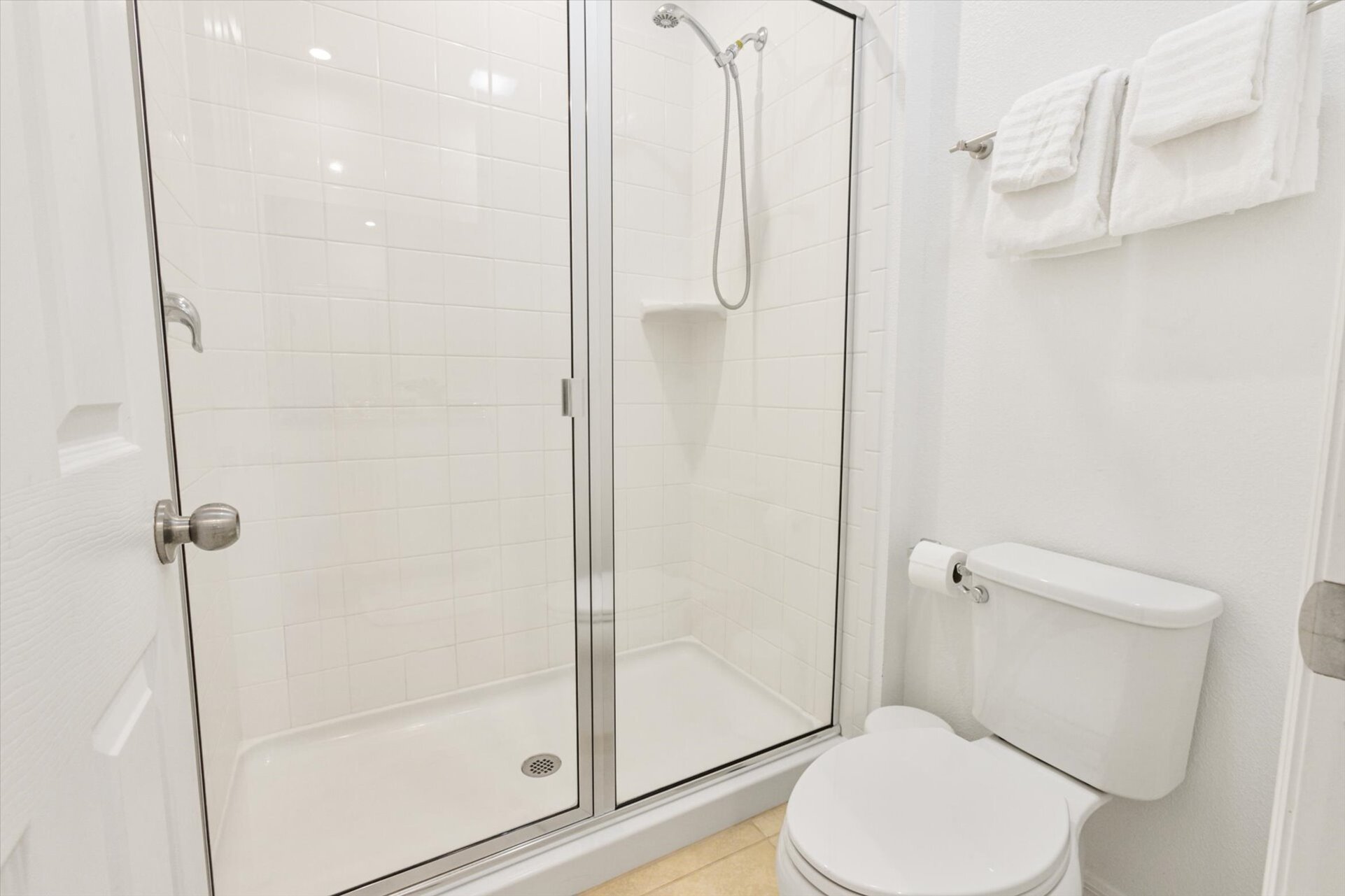 Jack N Jill Bathroom 4 (Angle)
Shower