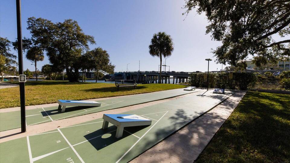 Shuffleboard & Cornhole