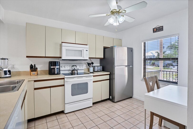The kitchen has a desk for a nice workspace