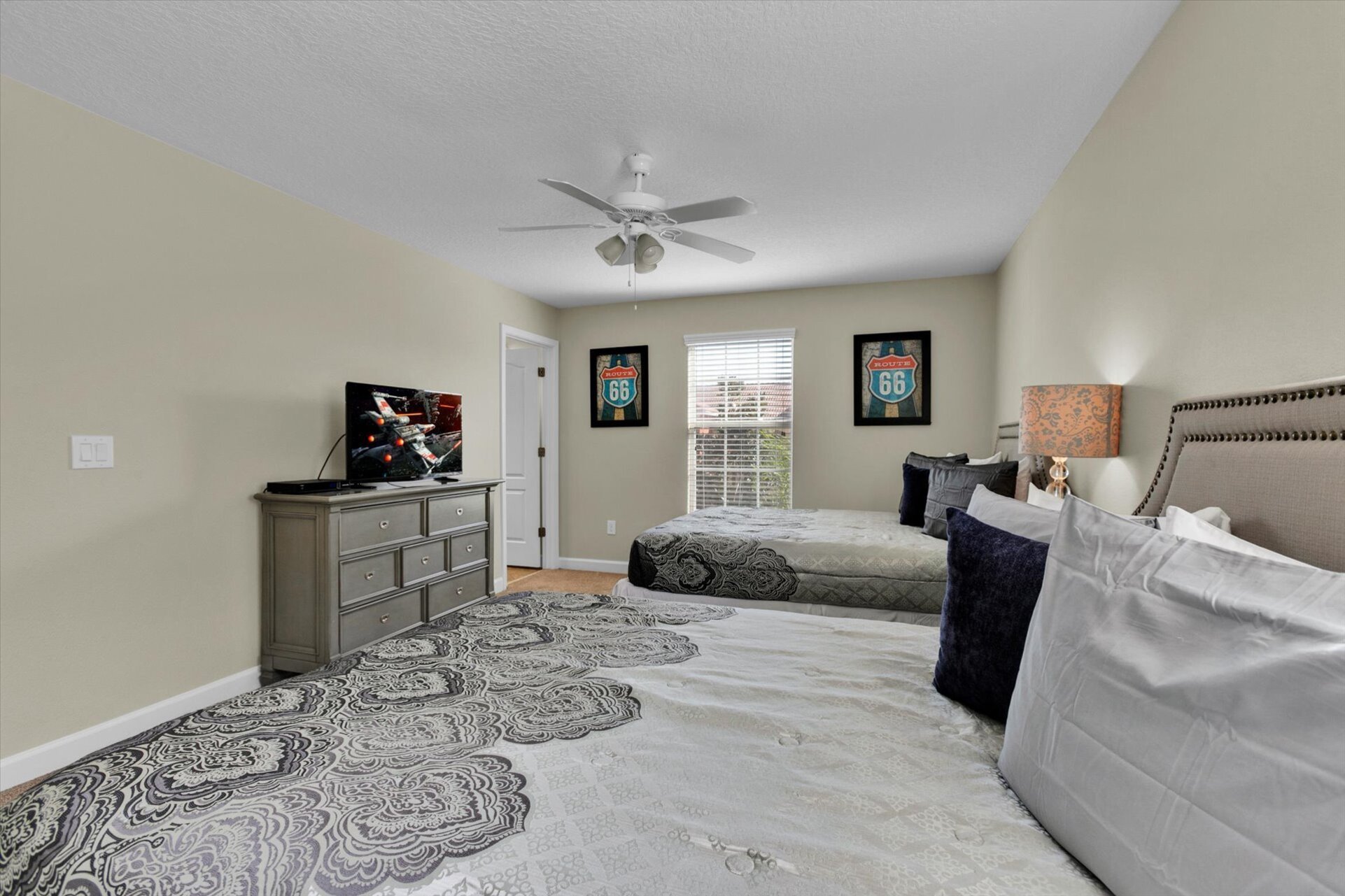 Two Queens Bedroom 2 (Angle)
40" TV