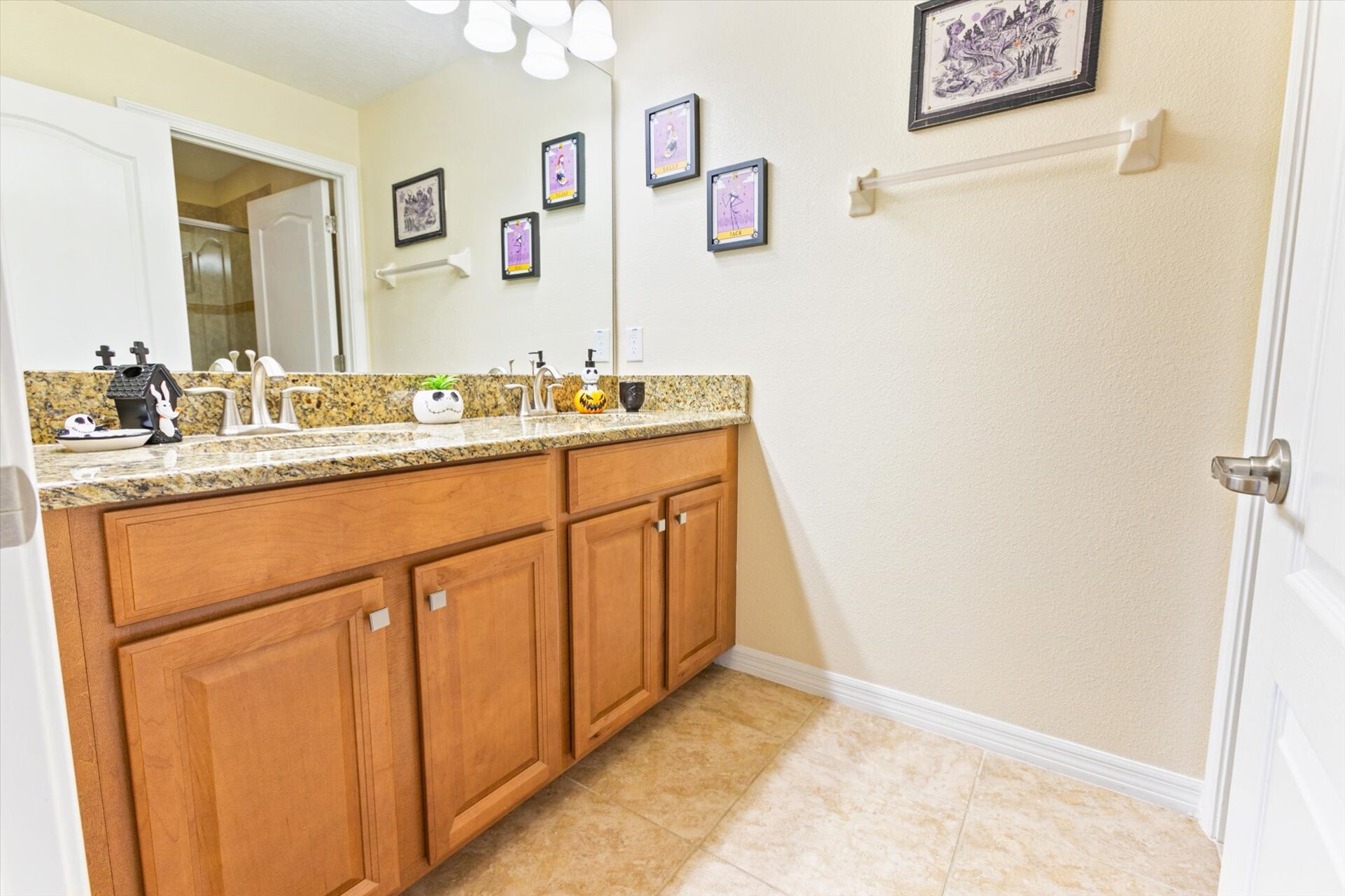 Hall Bathroom 2, Upstairs