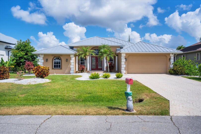 Beautiful Punta Gorda Isles cana home with private pool