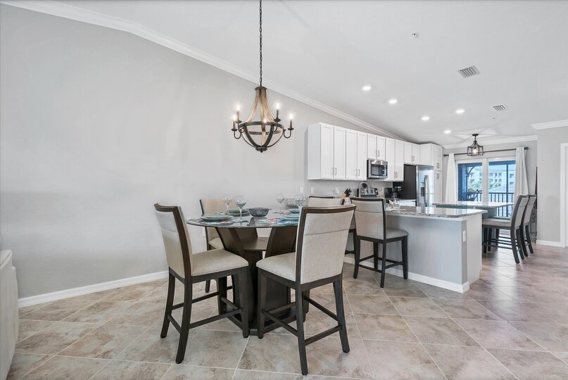 Dining table seats 4