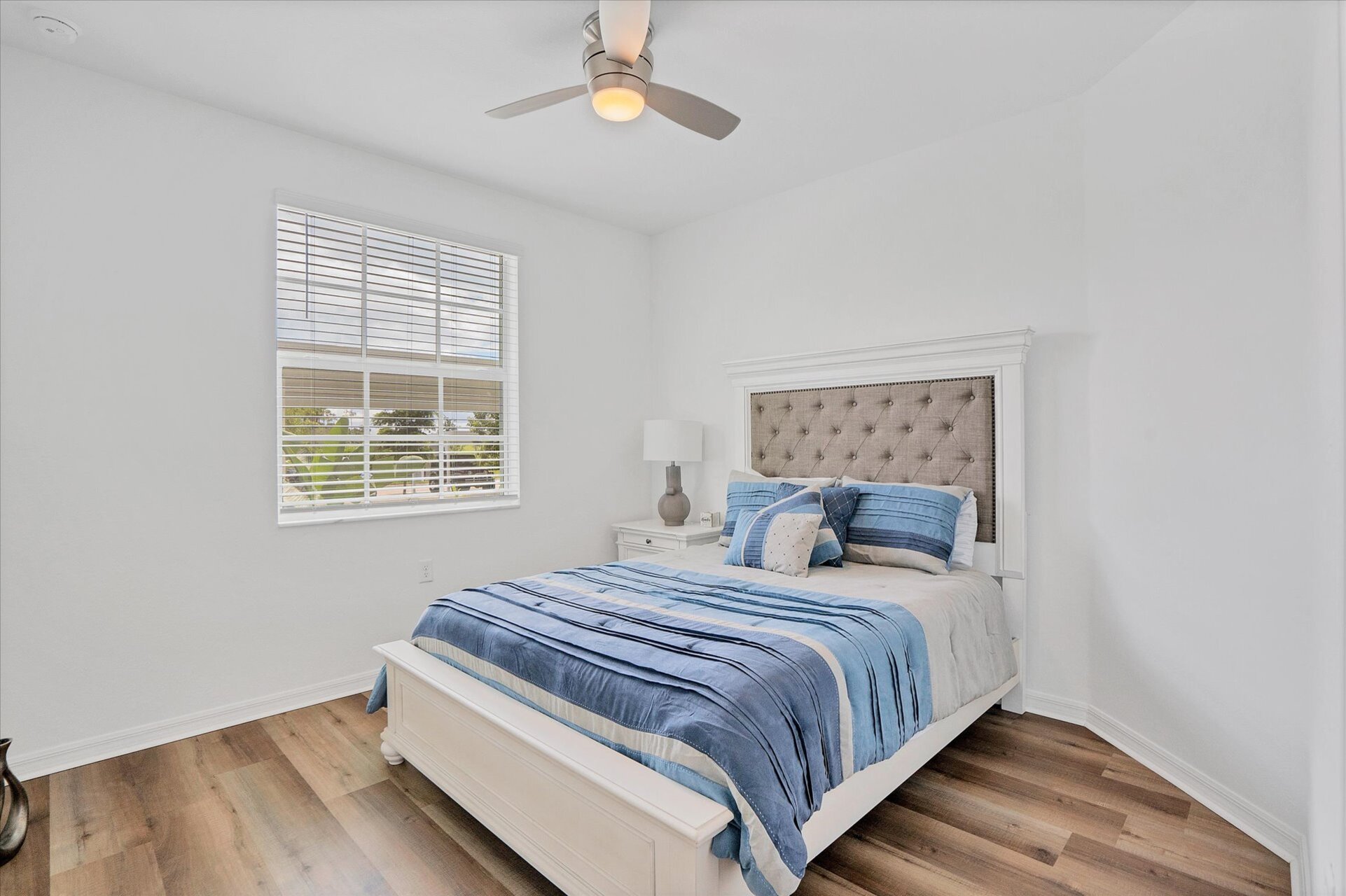 Guest bedroom 2 with queen bed
