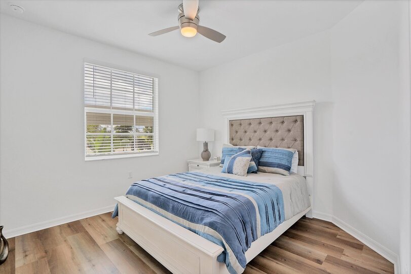 Guest bedroom 2 with queen bed