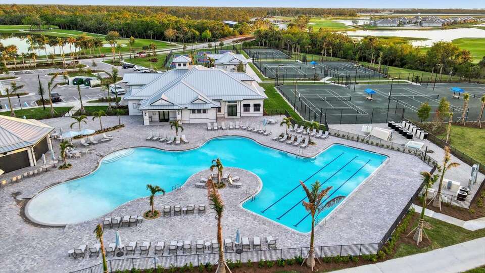 Heritage Landing Pool