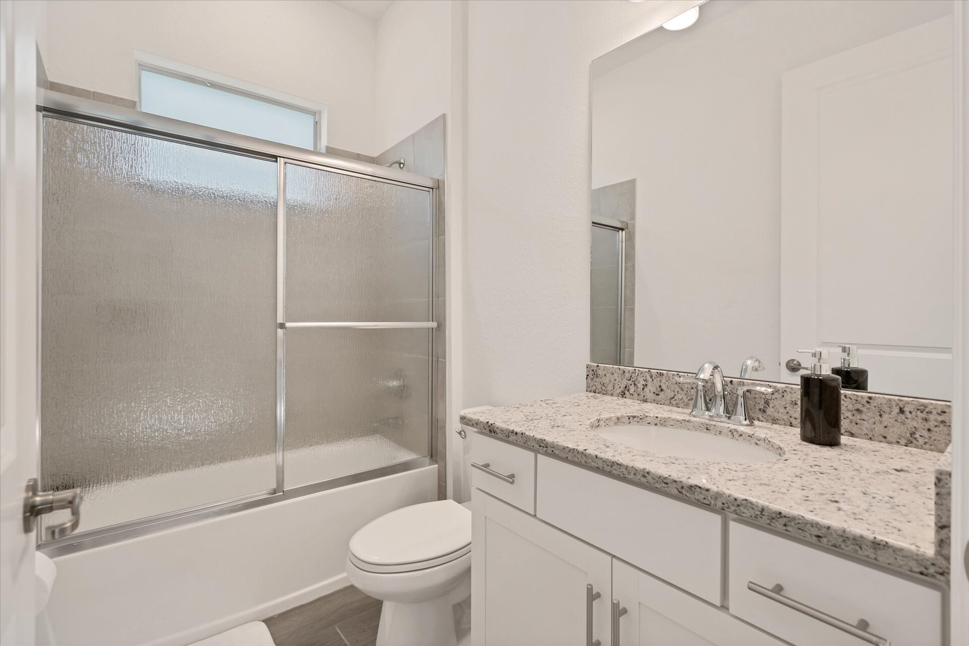 Guest bathroom with shower/tub combo