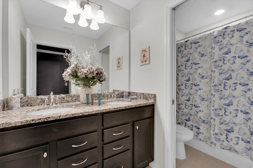 Hall Bathroom 5, Tub/Shower Combo, Upstairs,