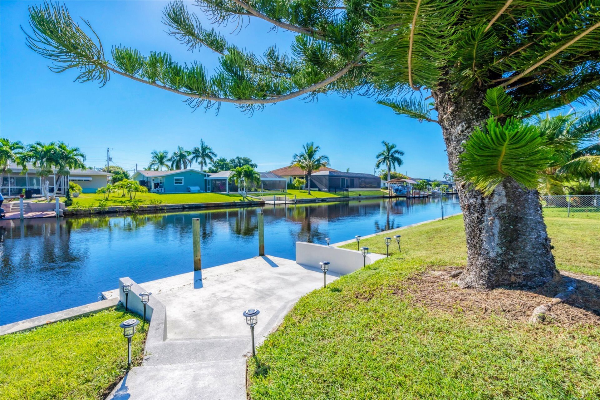 Path leading to dock. Dock size: 15' x 14'