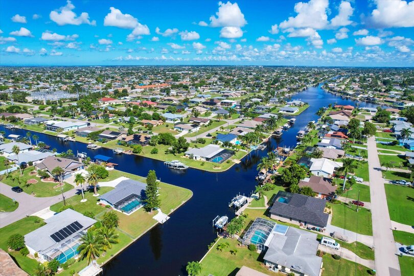 Beautiful 3 bedroom, 2 bathroom waterfront Cape Coral home with private pool