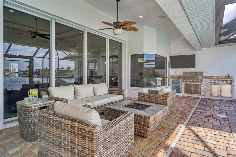 Beautiful lanai area