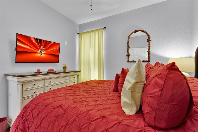Queen Bedroom 2 (Angle)
43" Smart TV