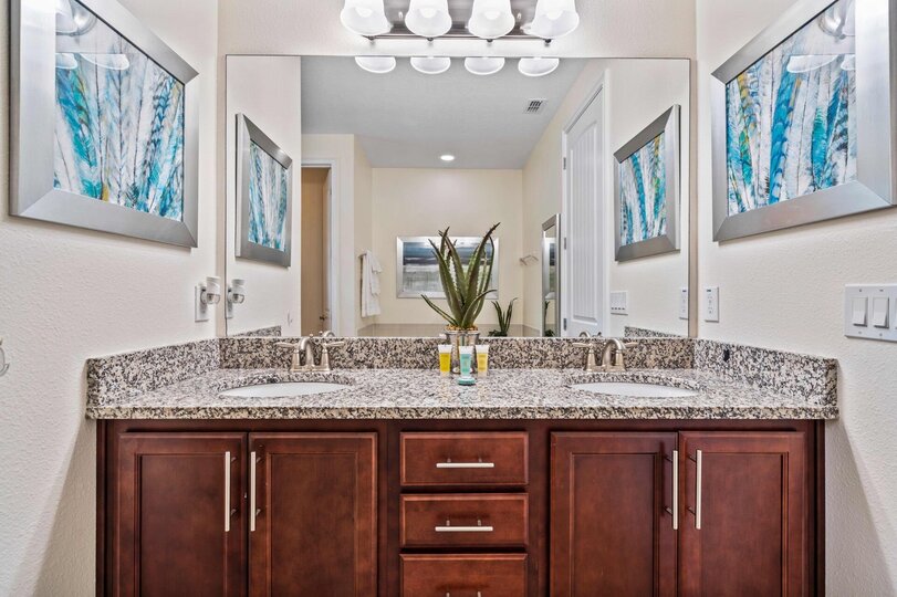 Experience Magic and Luxury Just Minutes from Disney