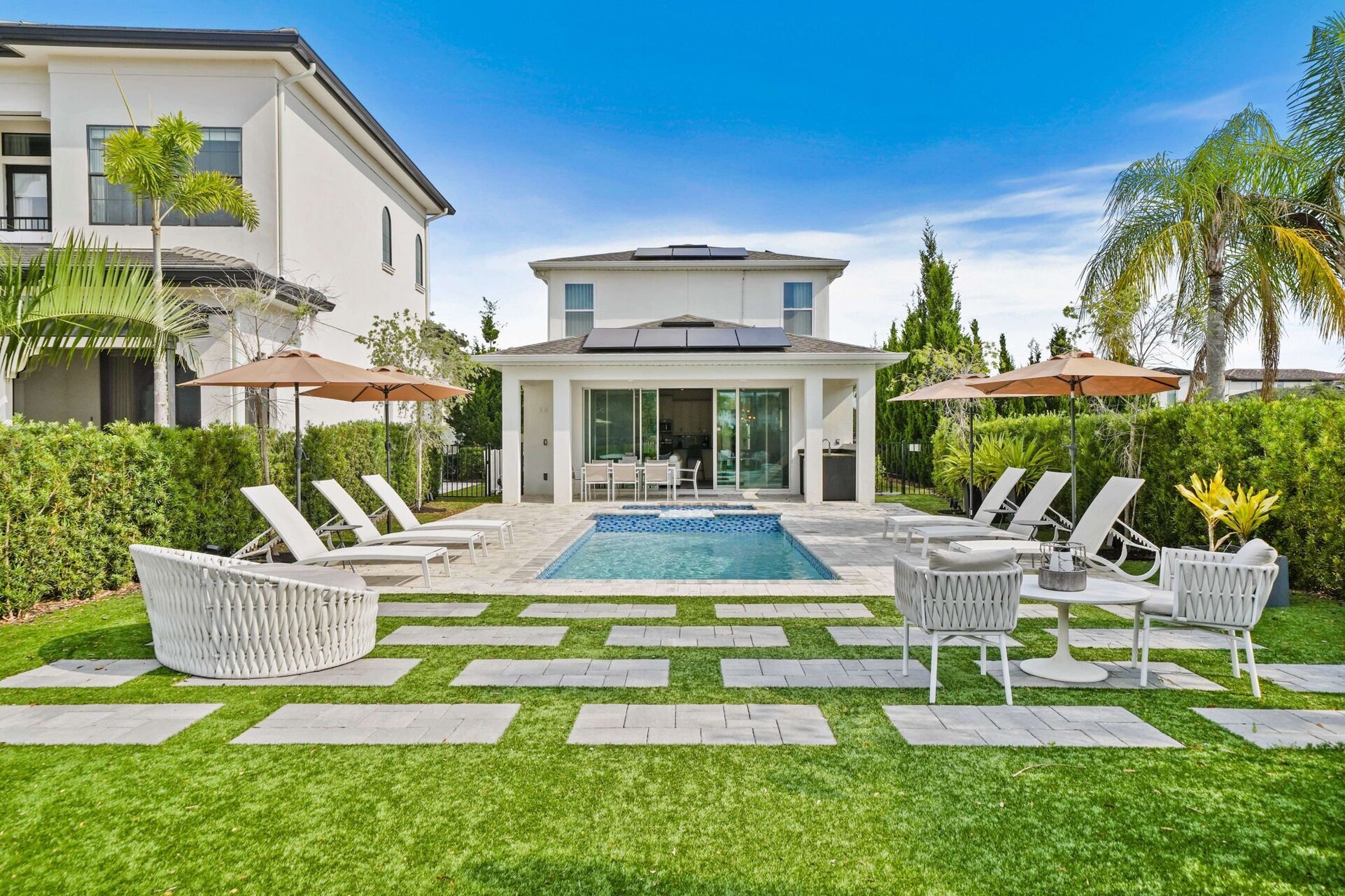 Chic and Stylish 4 Bedroom Haven in Reunion Resort