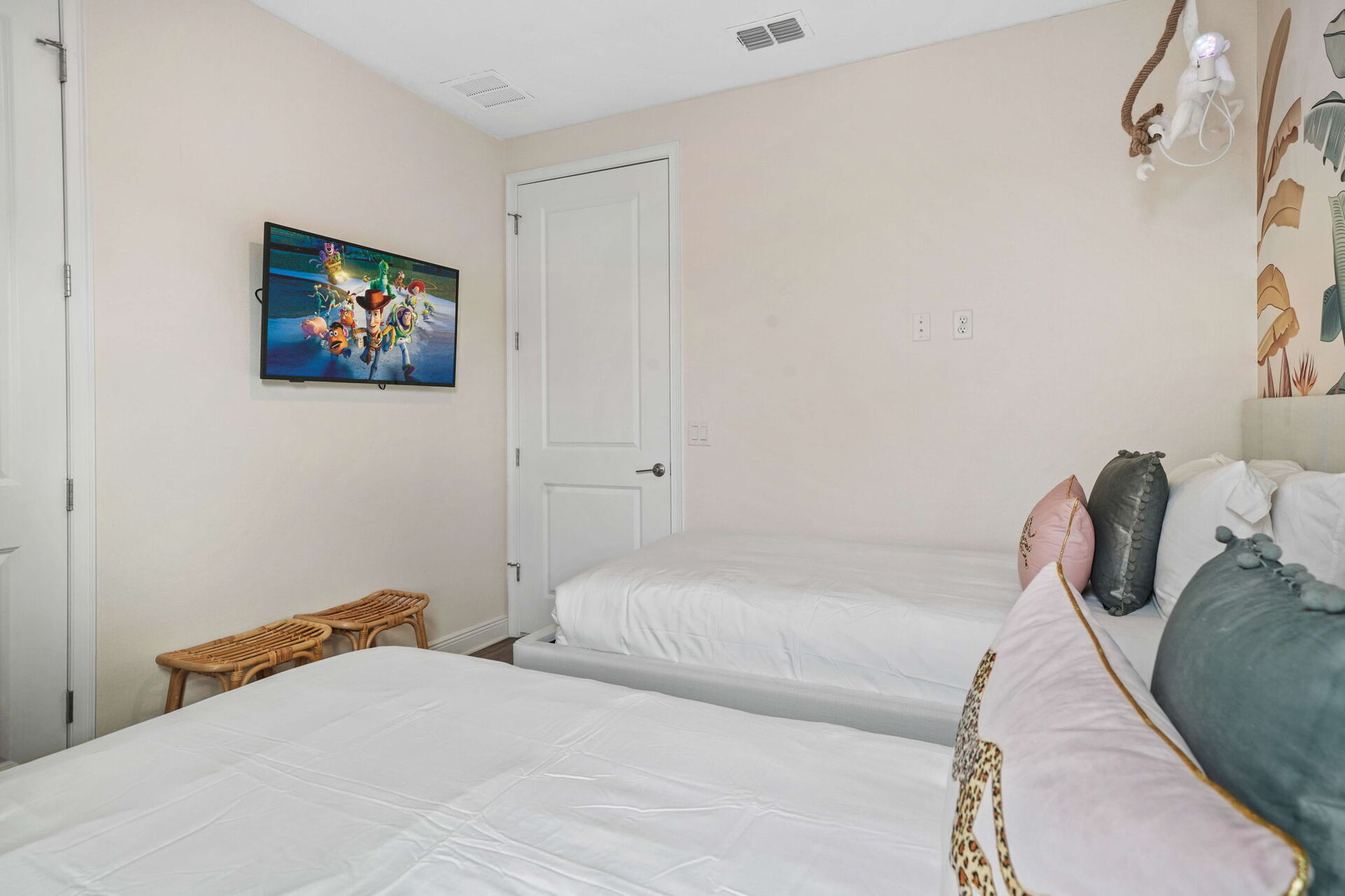 Chic and Stylish 4 Bedroom Haven in Reunion Resort