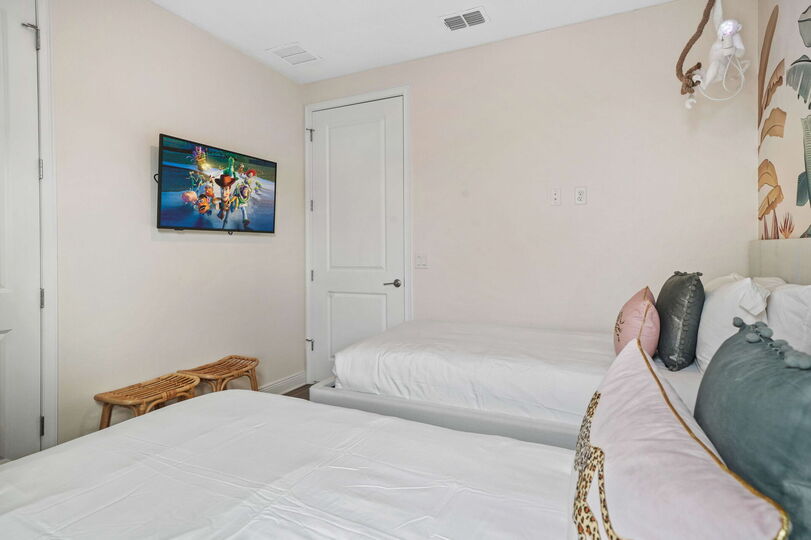 Chic and Stylish 4 Bedroom Haven in Reunion Resort