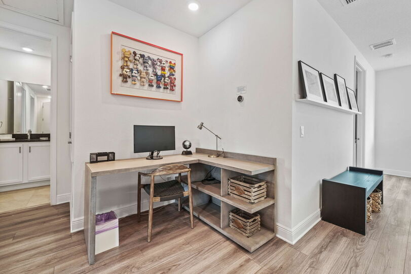 [amenities:work-station:2] Work Station