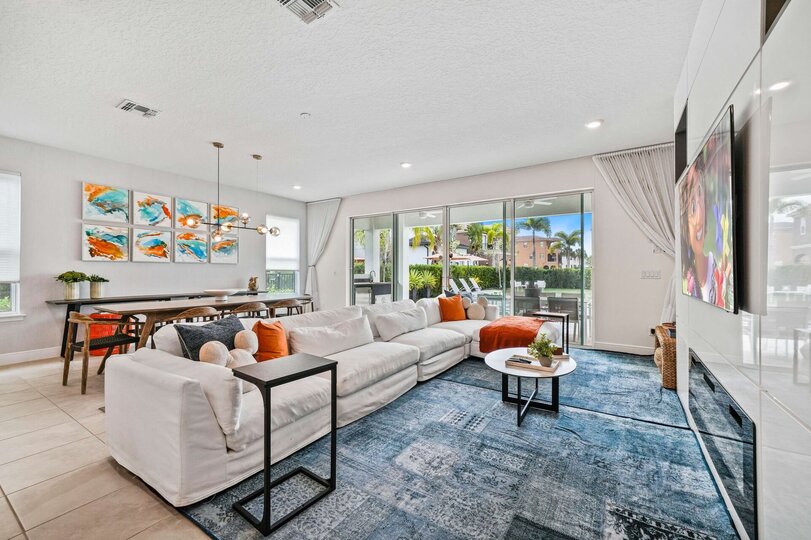 [amenities:living-area:3] Living Area