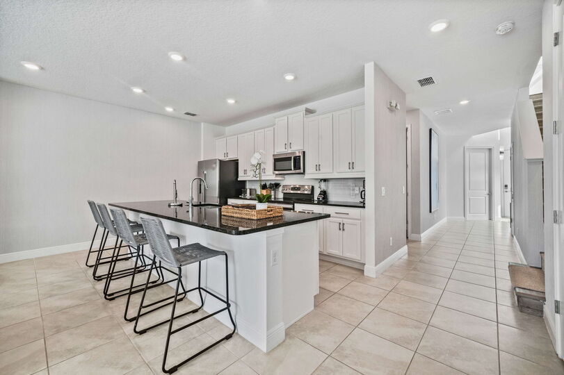 Chic and Stylish 4 Bedroom Haven in Reunion Resort