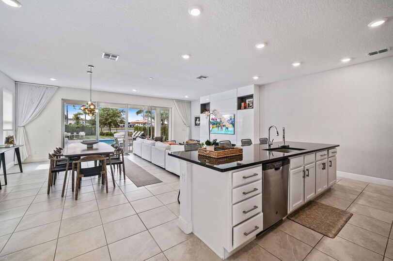 Chic and Stylish 4 Bedroom Haven in Reunion Resort