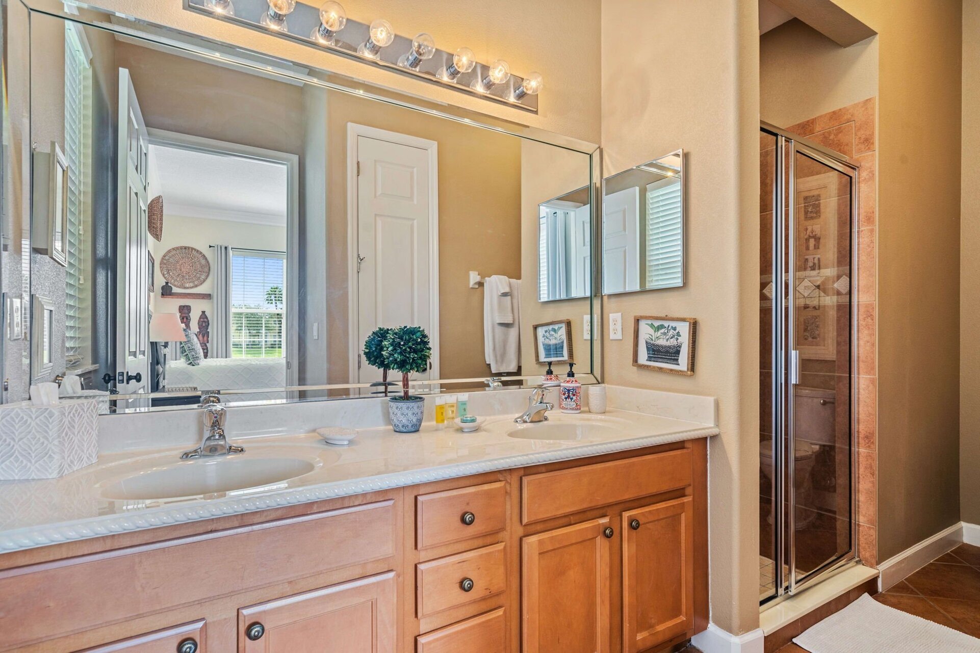 Escape to a Luxurious Safari Experience, Orlando Villa 1000