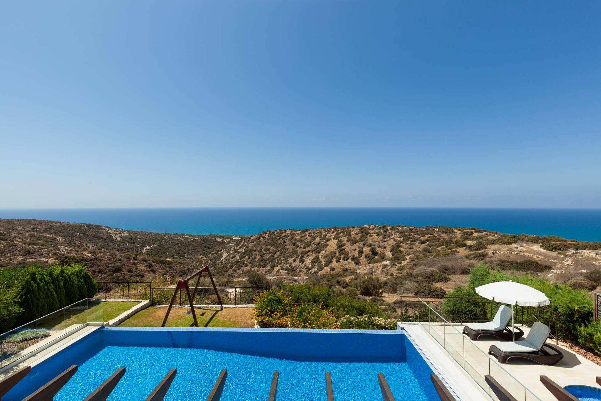 A Paradise of Luxury and Endless Sea Views