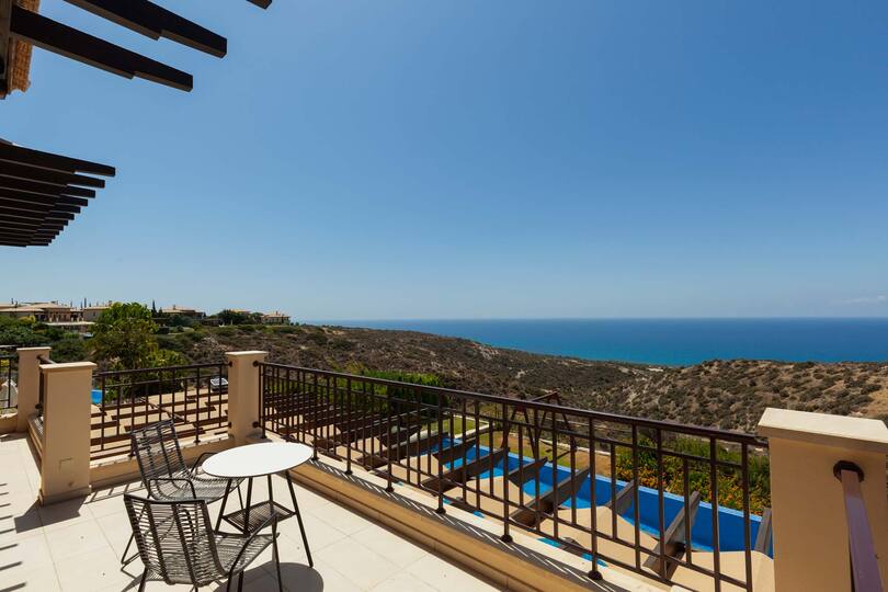 A Paradise of Luxury and Endless Sea Views