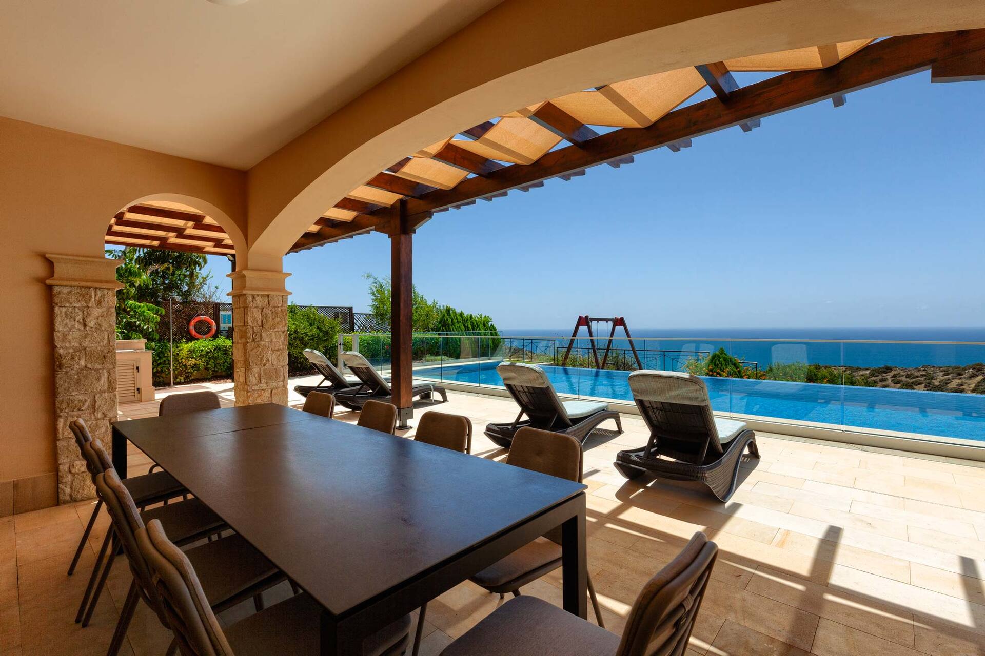 A Paradise of Luxury and Endless Sea Views