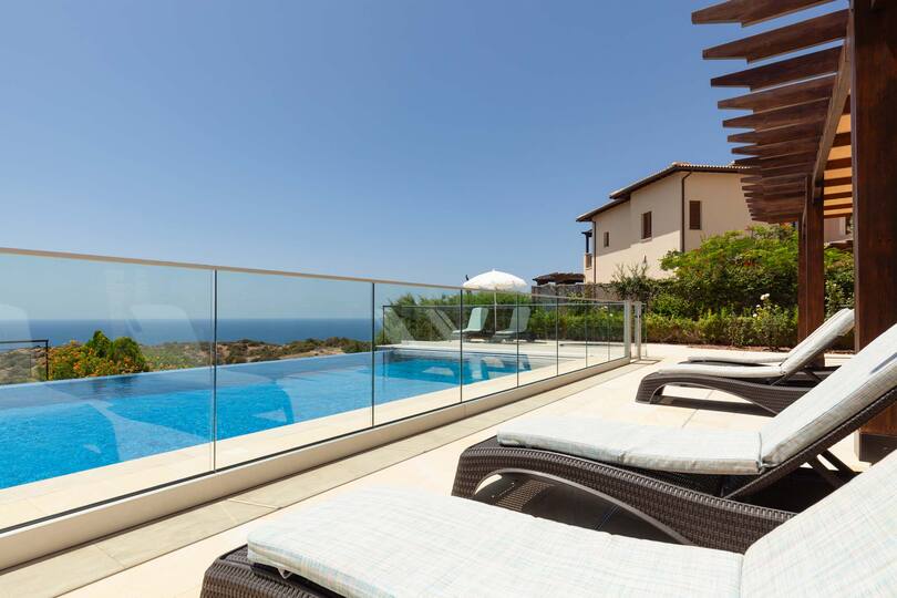 A Paradise of Luxury and Endless Sea Views