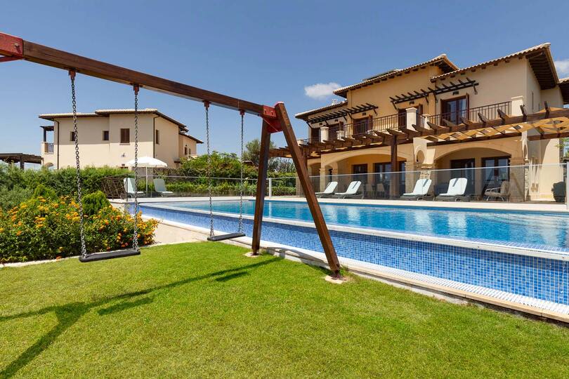 A Paradise of Luxury and Endless Sea Views