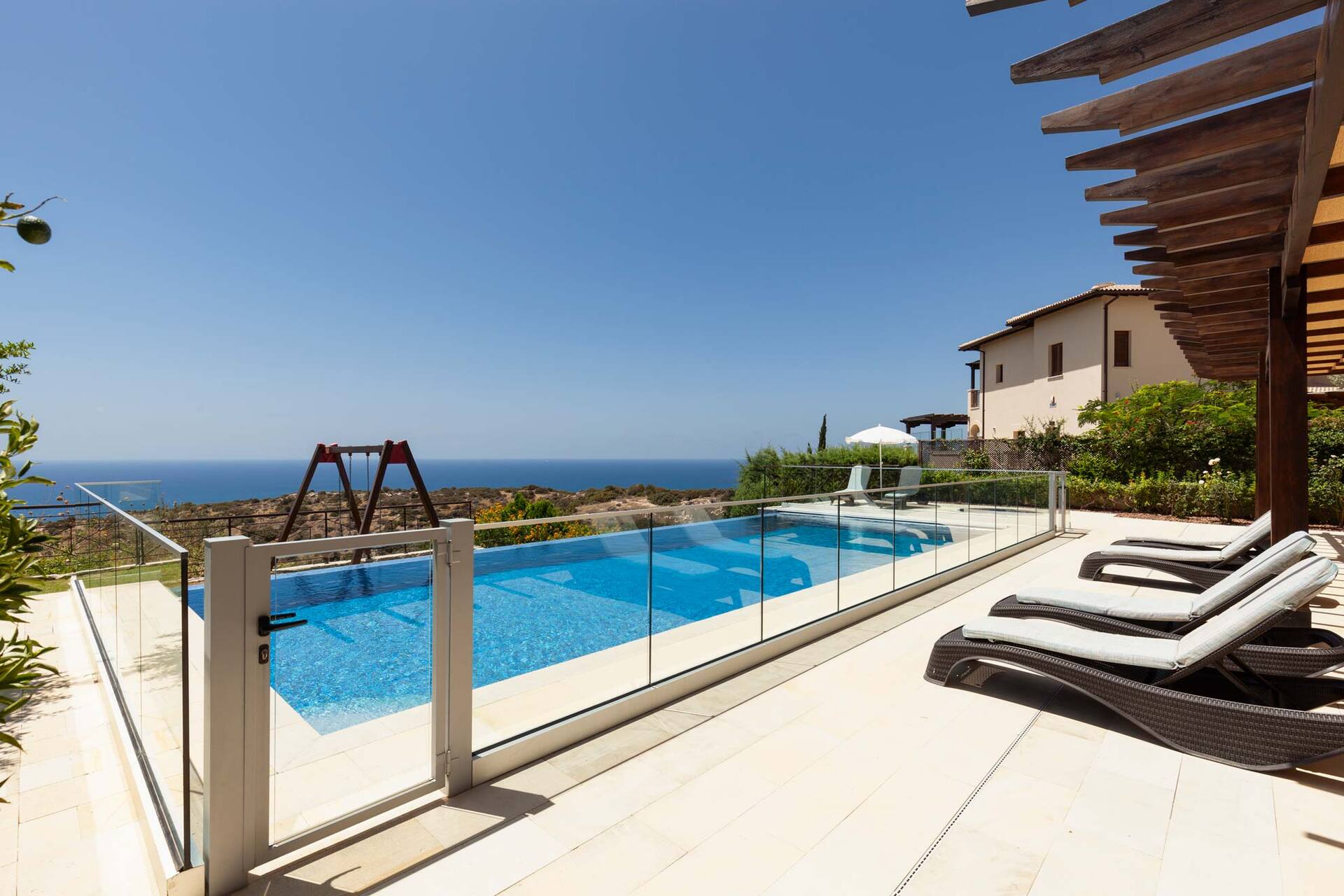 A Paradise of Luxury and Endless Sea Views