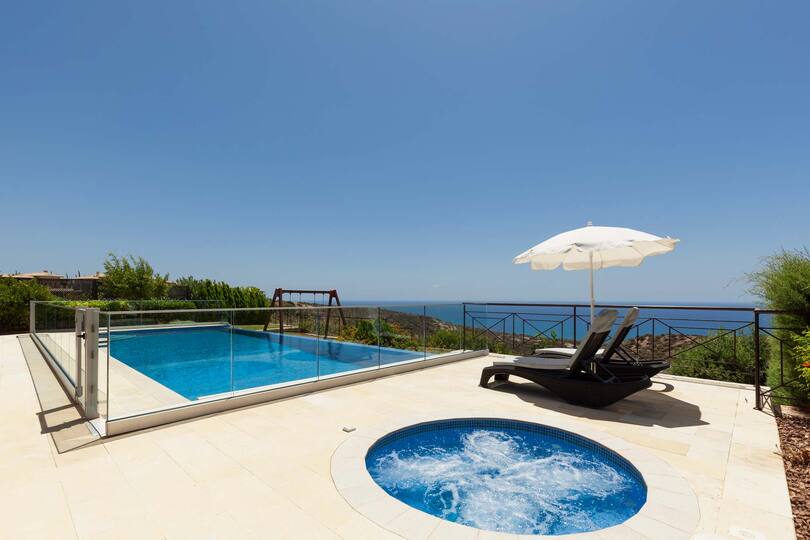 A Paradise of Luxury and Endless Sea Views