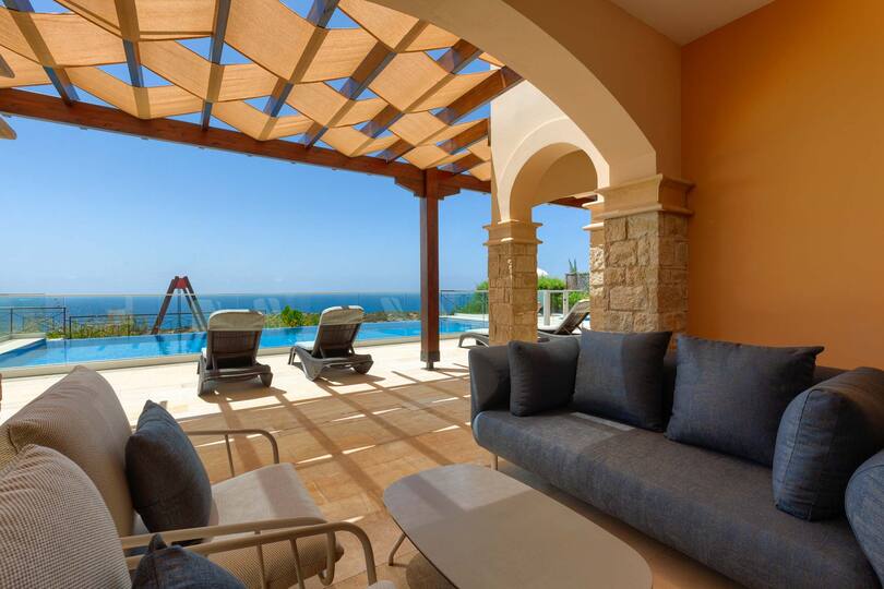 A Paradise of Luxury and Endless Sea Views