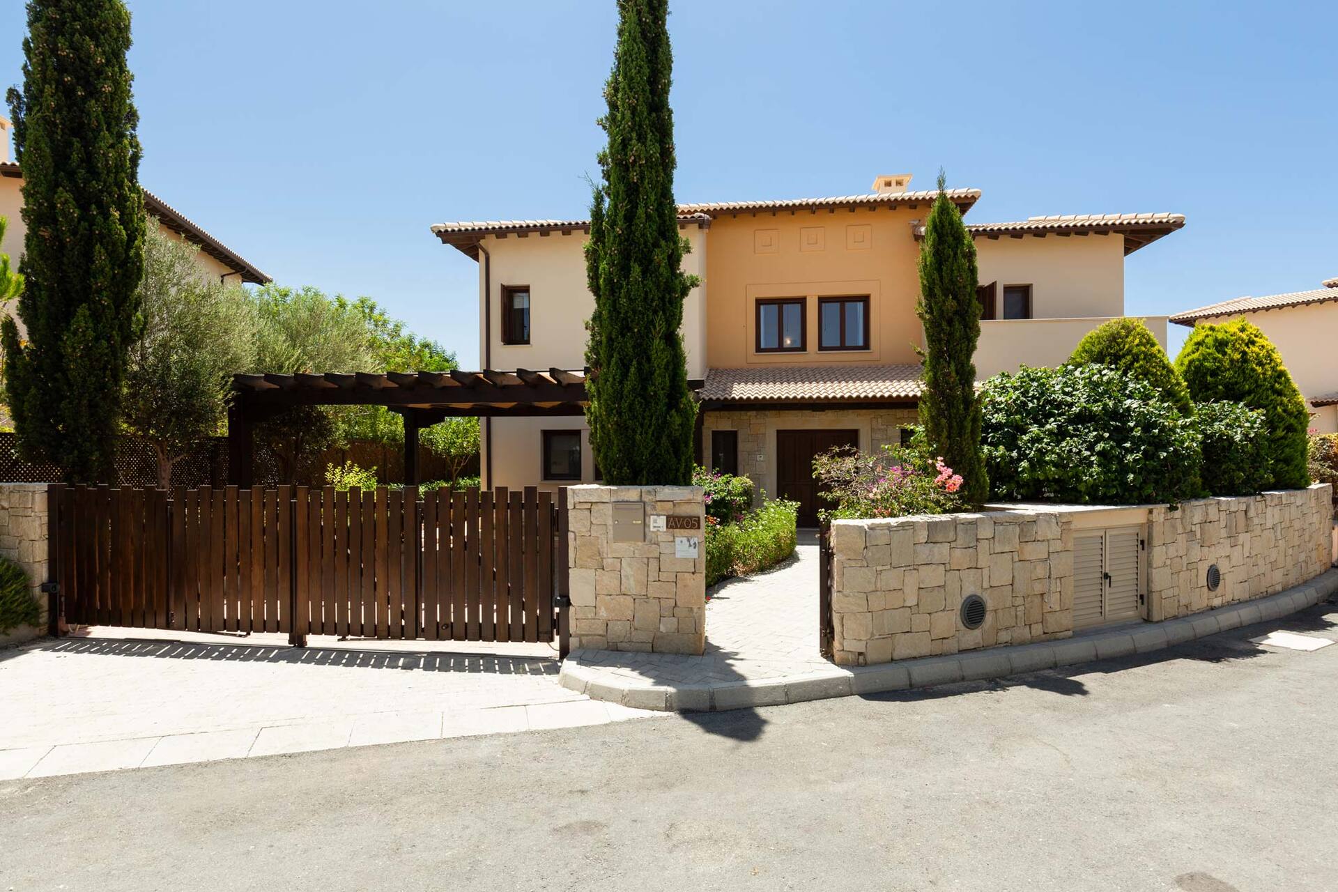 A Paradise of Luxury and Endless Sea Views